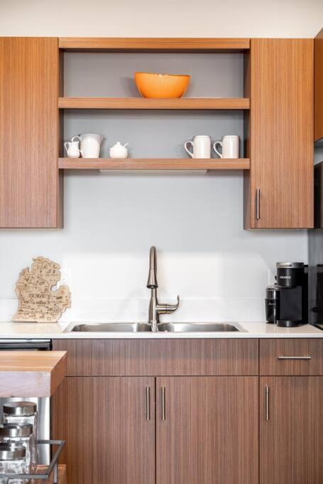 Fun & Trendy Condo Close To Downtown And The Beach Traverse City Ngoại thất bức ảnh